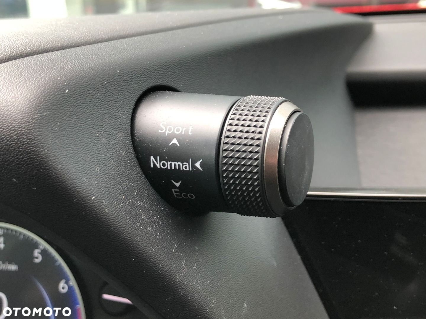 Lexus UX - 35