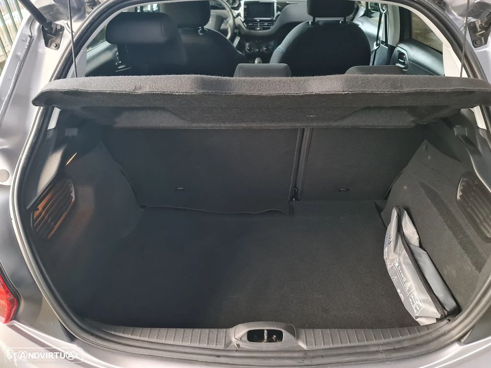 Peugeot 208 1.2 PureTech Signature - 19