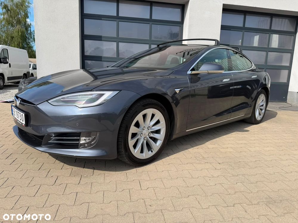 Tesla Model S - 1