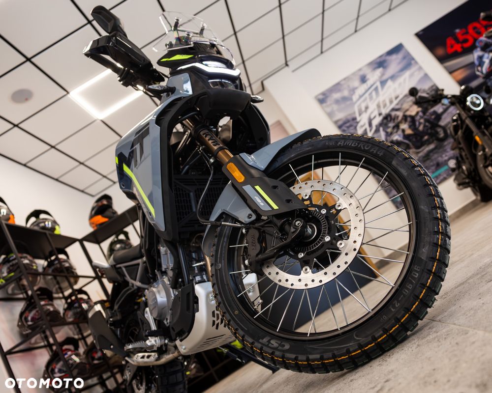 CFMoto MT - 9