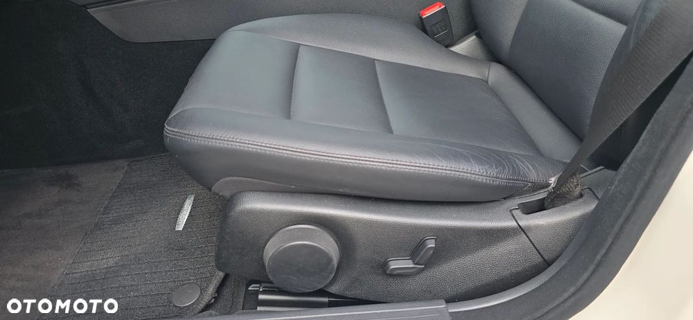 Mercedes-Benz Klasa C 320 CDI DPF 7G-TRONIC Avantgarde - 14