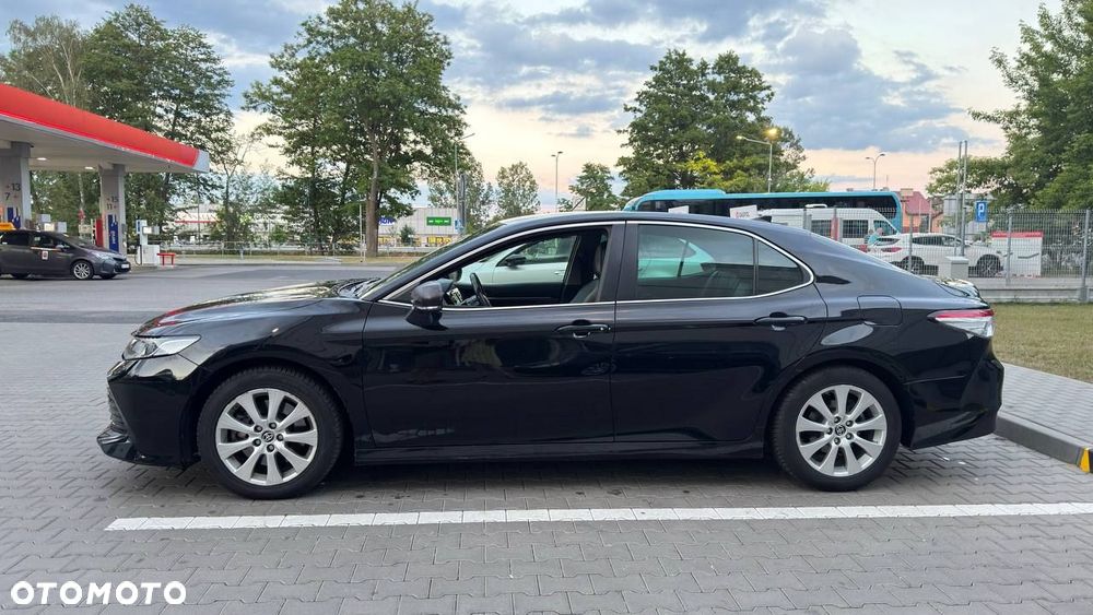 Toyota Camry Luxury - 8
