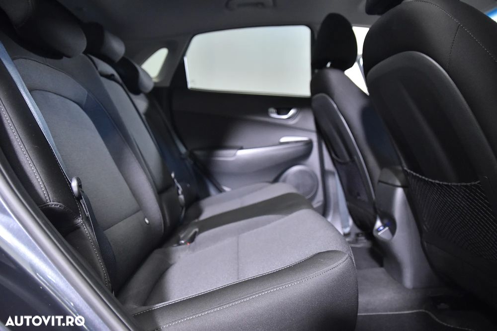 Hyundai KONA - 12