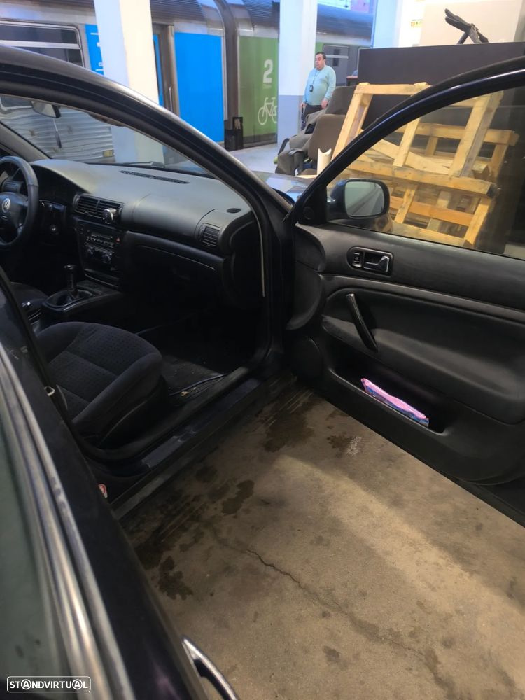 VW Passat 1.9 TDi Confortline - 3