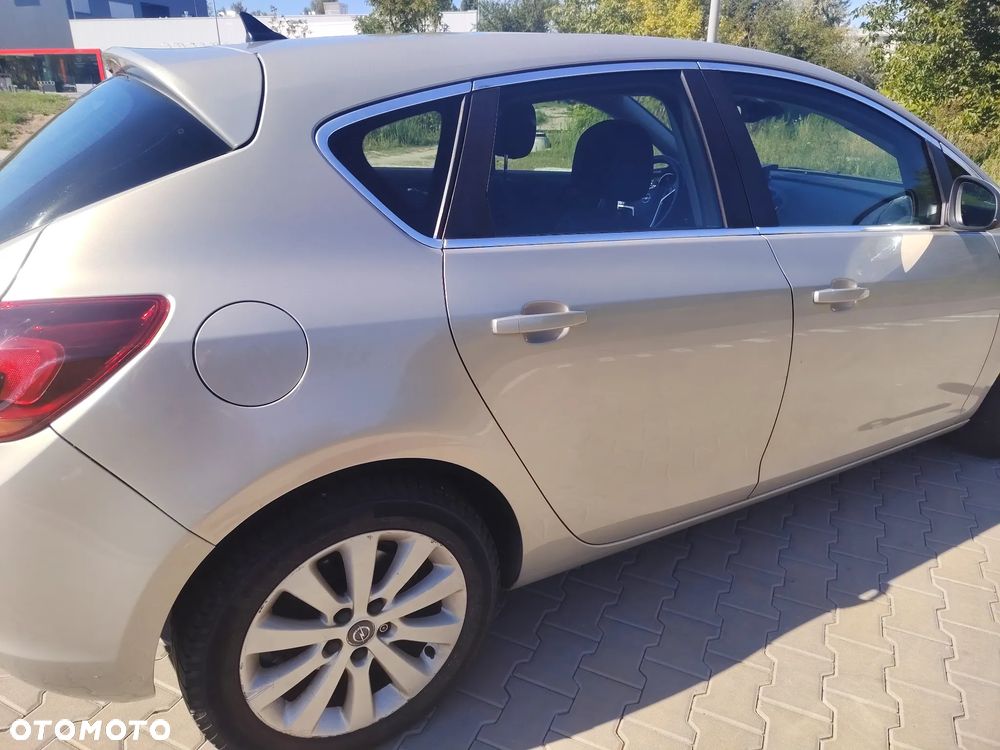 Opel Astra 1.6 T Cosmo - 5