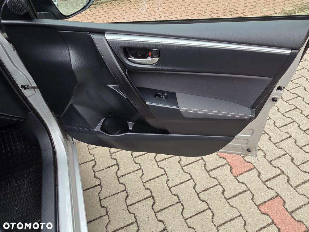 Toyota Corolla 1.6 Classic Plus - 22