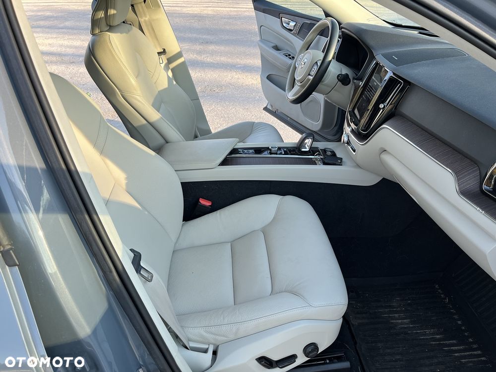 Volvo XC 60 B5 B Geartronic Momentum Pro - 24