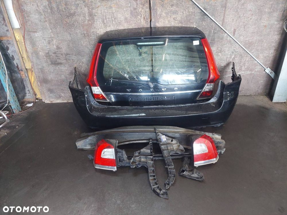 KOMPLETNY TYŁ VOLVO V70 III LIFT 019-26 KLAPA ELEKTRYCZNA ZDERZAK TYŁ LAMPY - 1