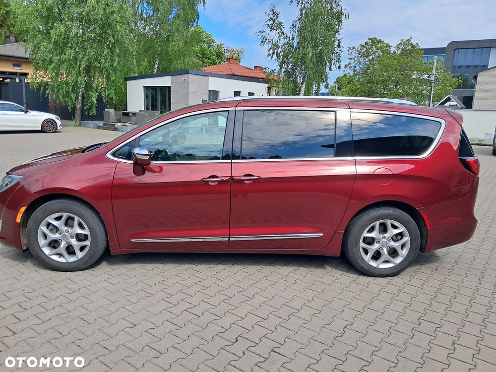 Chrysler Pacifica - 3