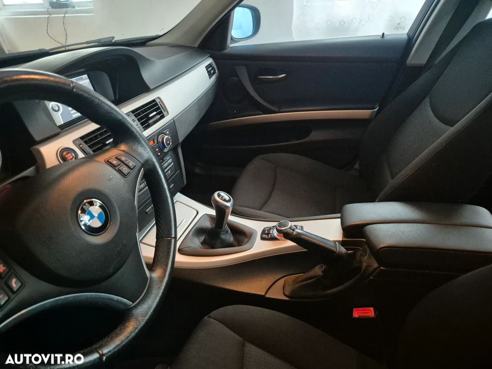 BMW Seria 3 318d - 15
