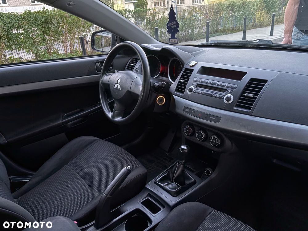 Mitsubishi Lancer 1.6 Inform - 12