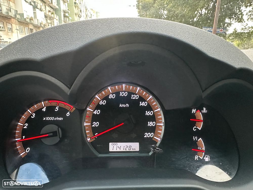 Toyota Hilux 2.5 D-4D 2WD CD CM+AC+PM - 14