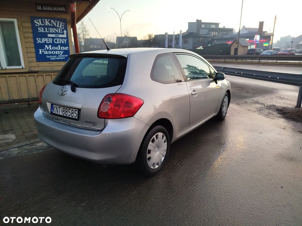 Toyota Auris 2.0 D-4D Sol - 2