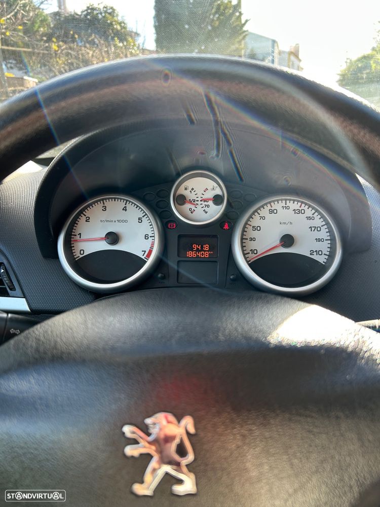 Peugeot 207 1.4 16V SE Millesim 200 Anos - 9