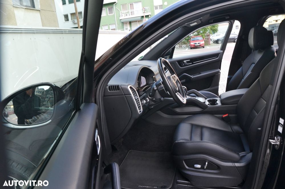 Porsche Cayenne Tiptronic S - 17