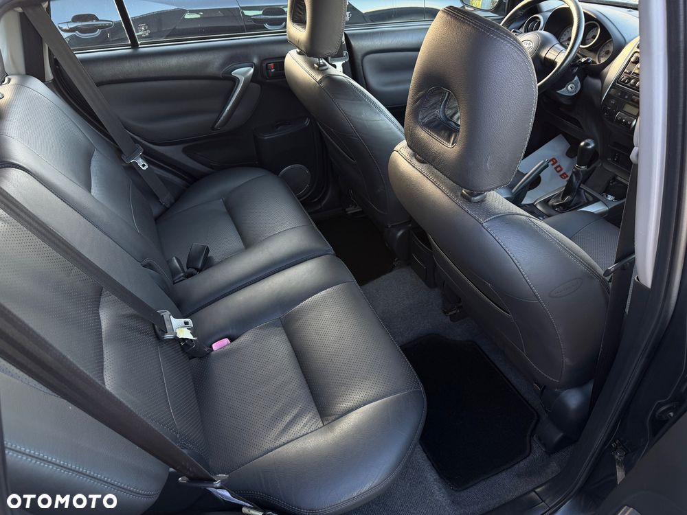 Toyota RAV4 D-4D 4x4 Sol - 16