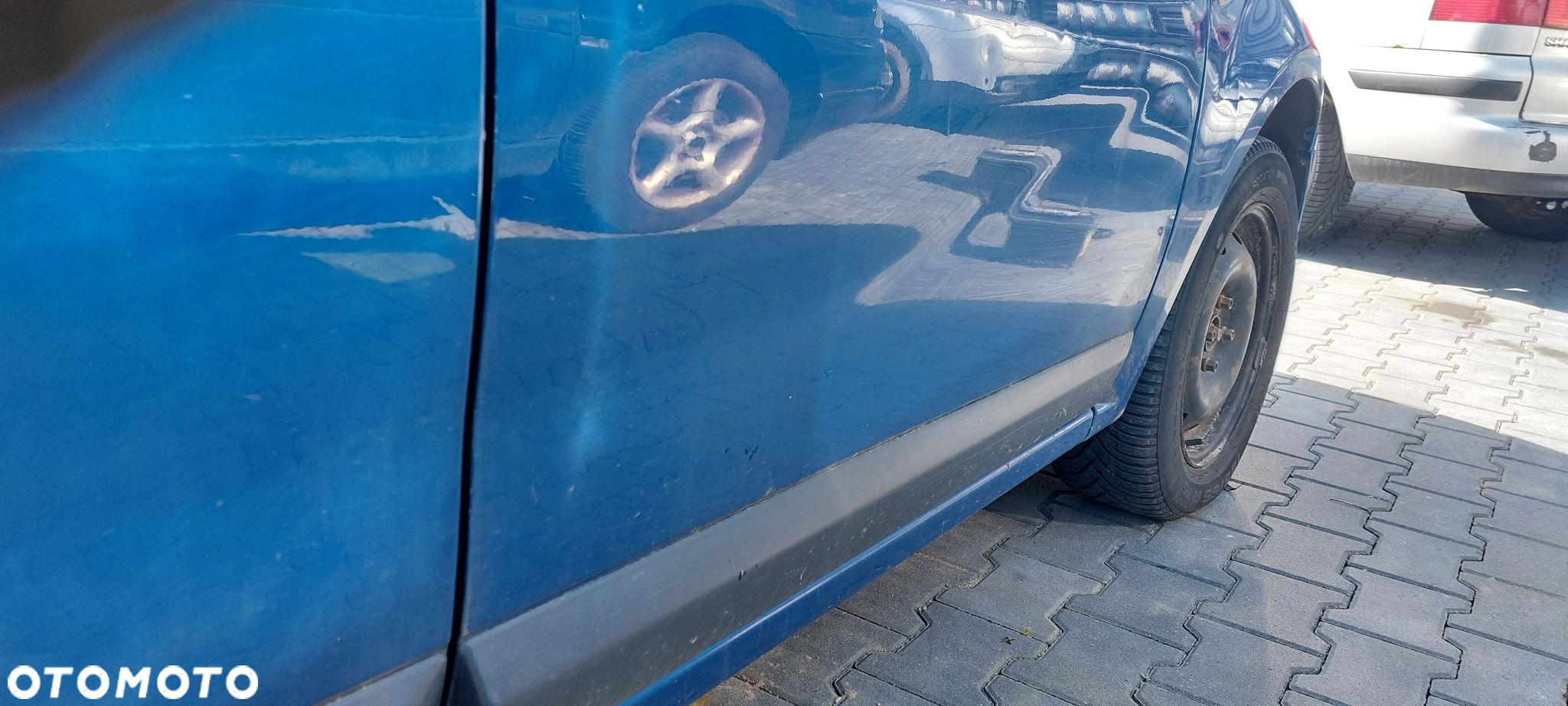 DRZWI KOMPLETNE PRAWY PRZÓD DACIA SANDERO I TERNA 5D - 5