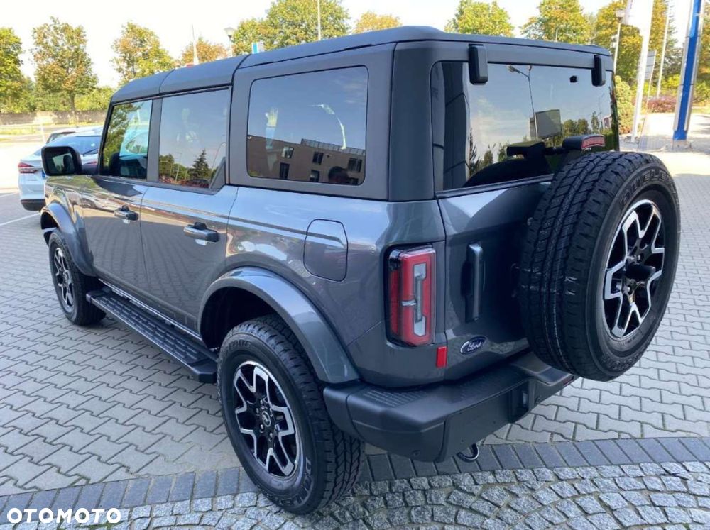 Ford Bronco - 6