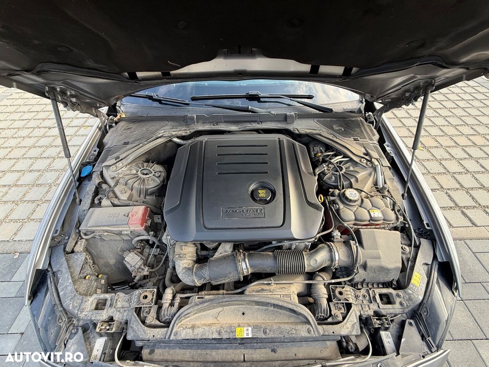 Jaguar XE D180 RWD R-Dynamic HSE - 16