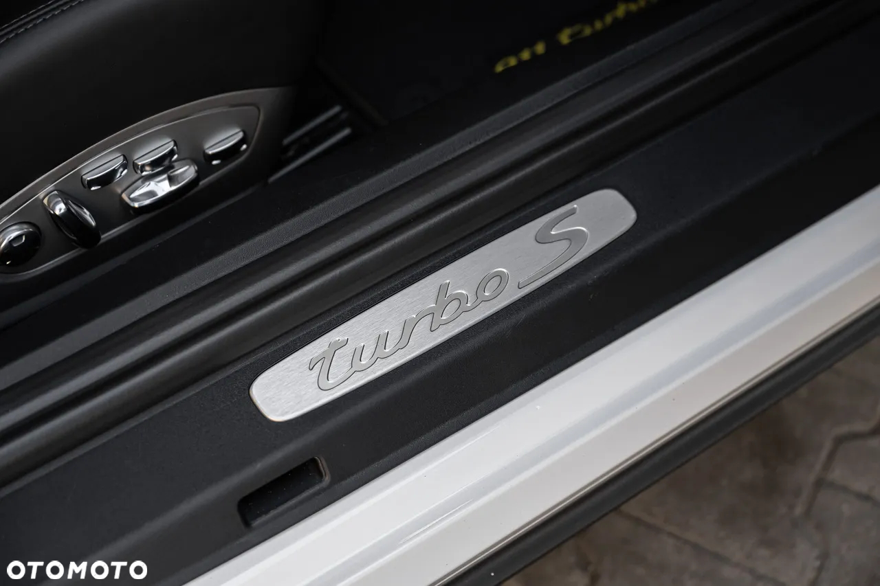 Porsche 911 Turbo S - 25