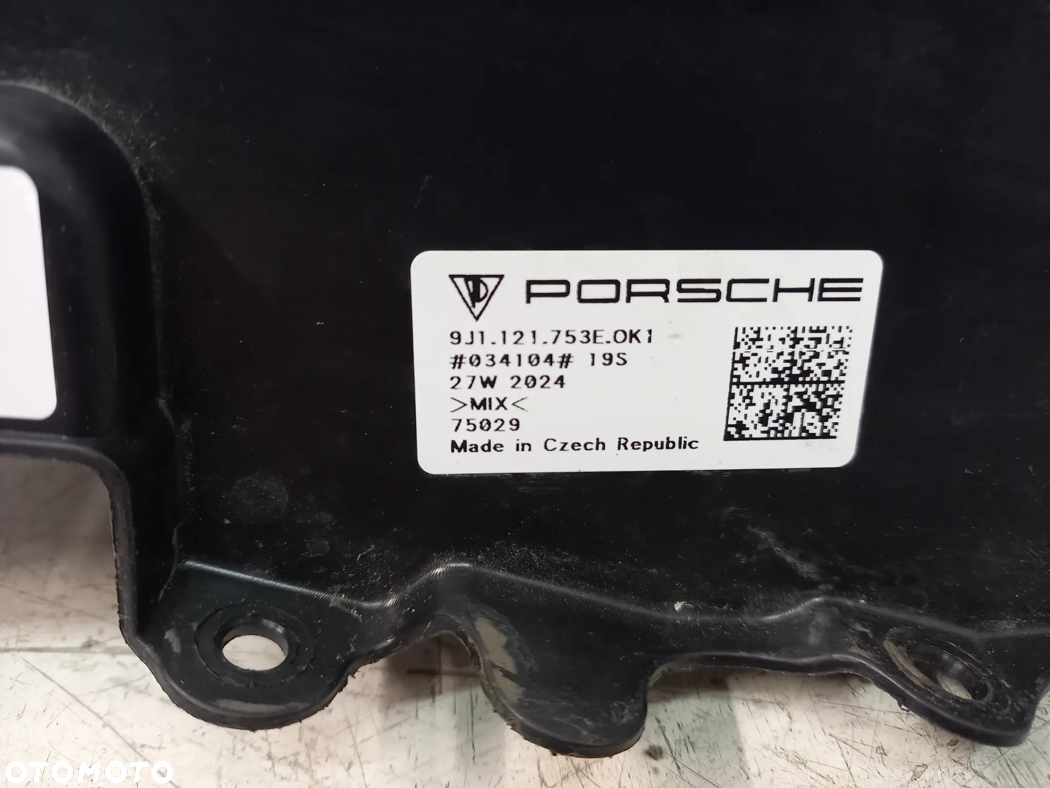 Porsche Taycan 9J1 zaluzja tunel powietrza wlot aktywny lewa lewy - 6