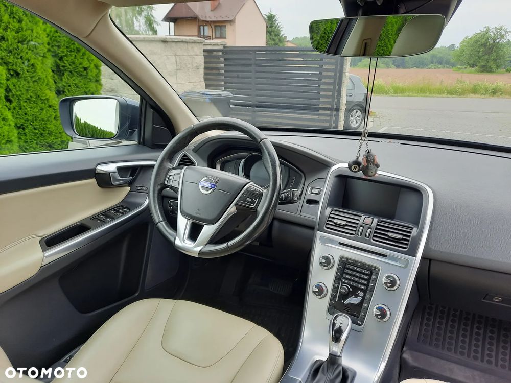 Volvo XC 60 D4 AWD Momentum - 12