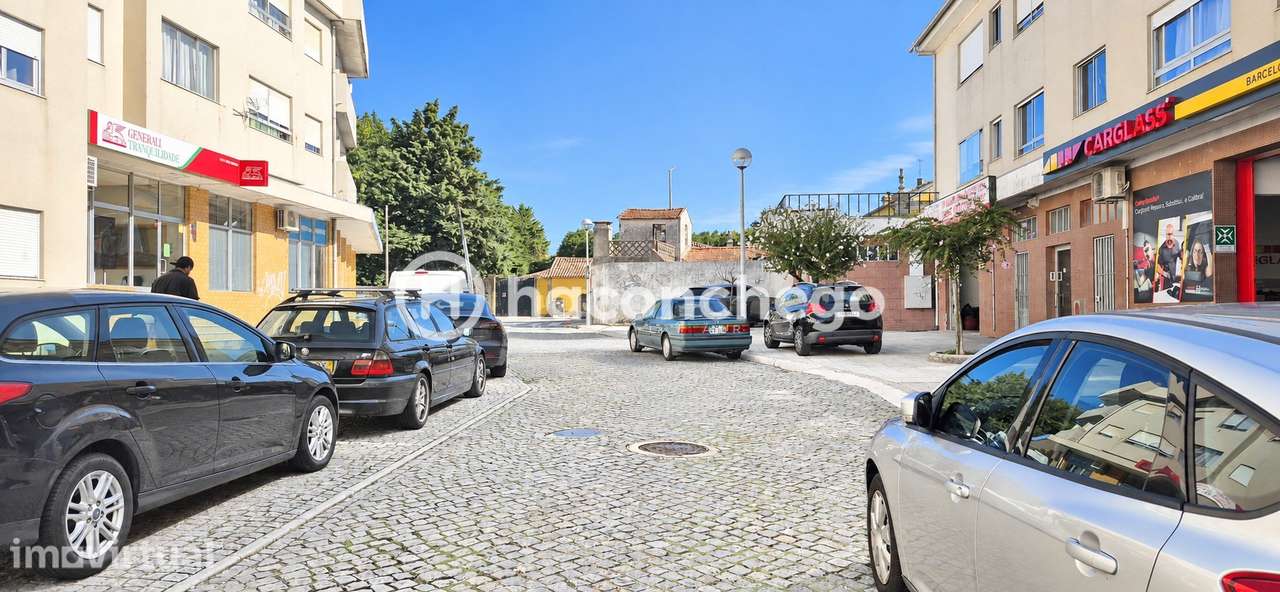 Armazém no centro da cidade de Barcelos - Grande imagem: 2/17