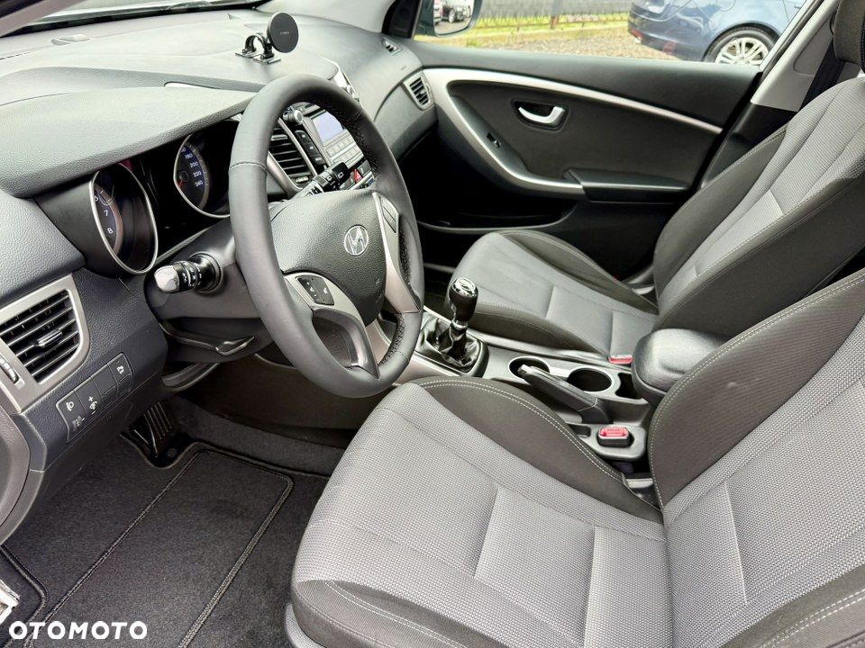 Hyundai i30 blue Kombi 1.6 GDi Passion - 18