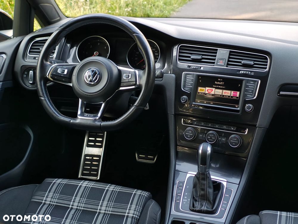 Volkswagen Golf - 25