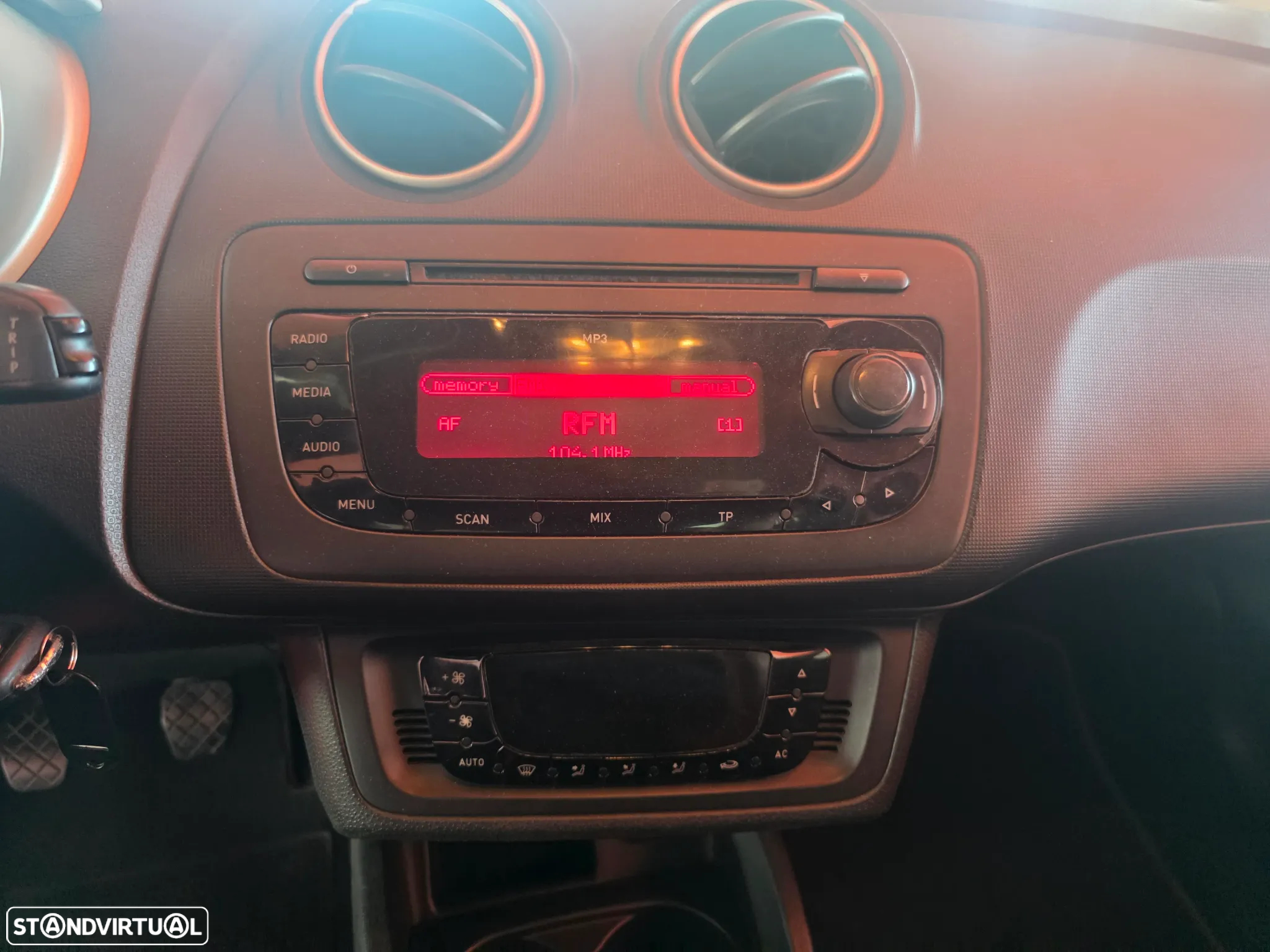 SEAT Ibiza SC 1.6 TDi Sport DPF - 14
