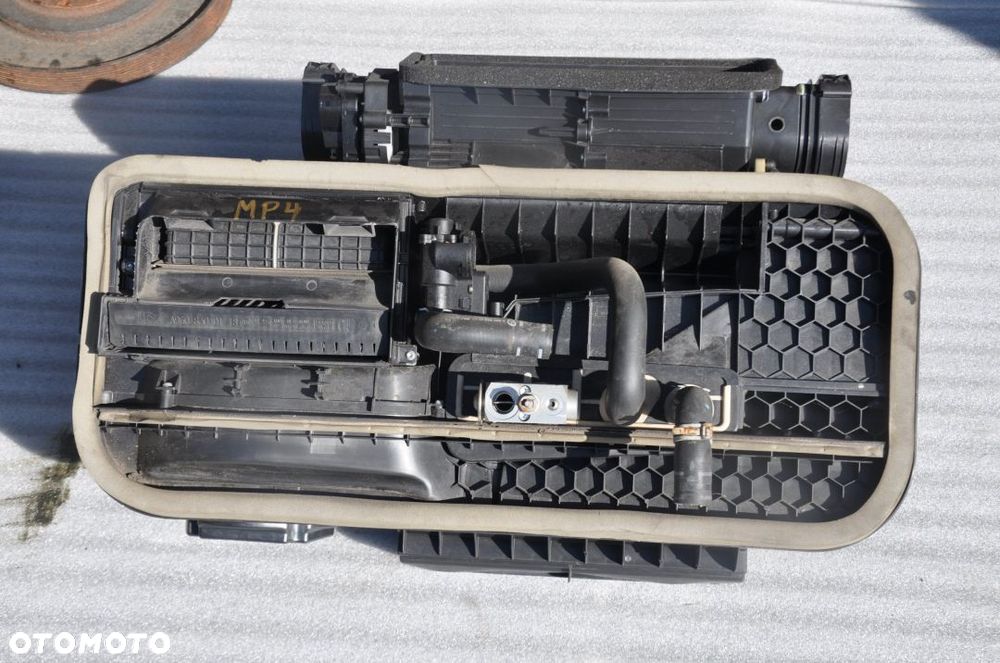 NAGRZEWNICA ACTROS MP4 13R E5 NR A9608300178 - 1
