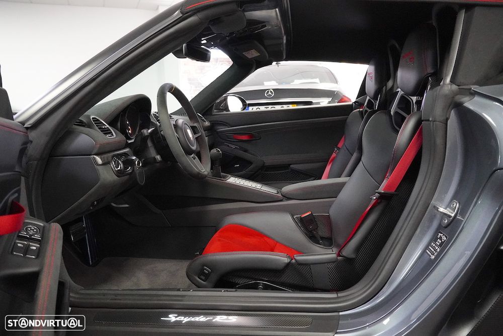 Porsche 718 Spyder RS - 34