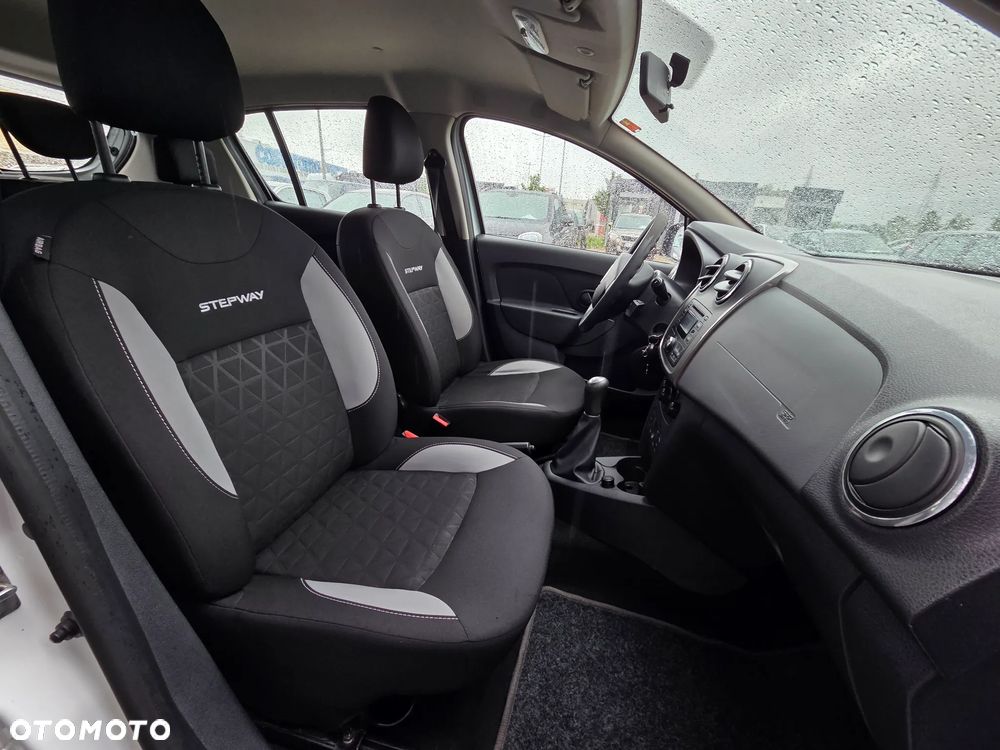 Dacia Sandero TCe 90 Celebration - 13