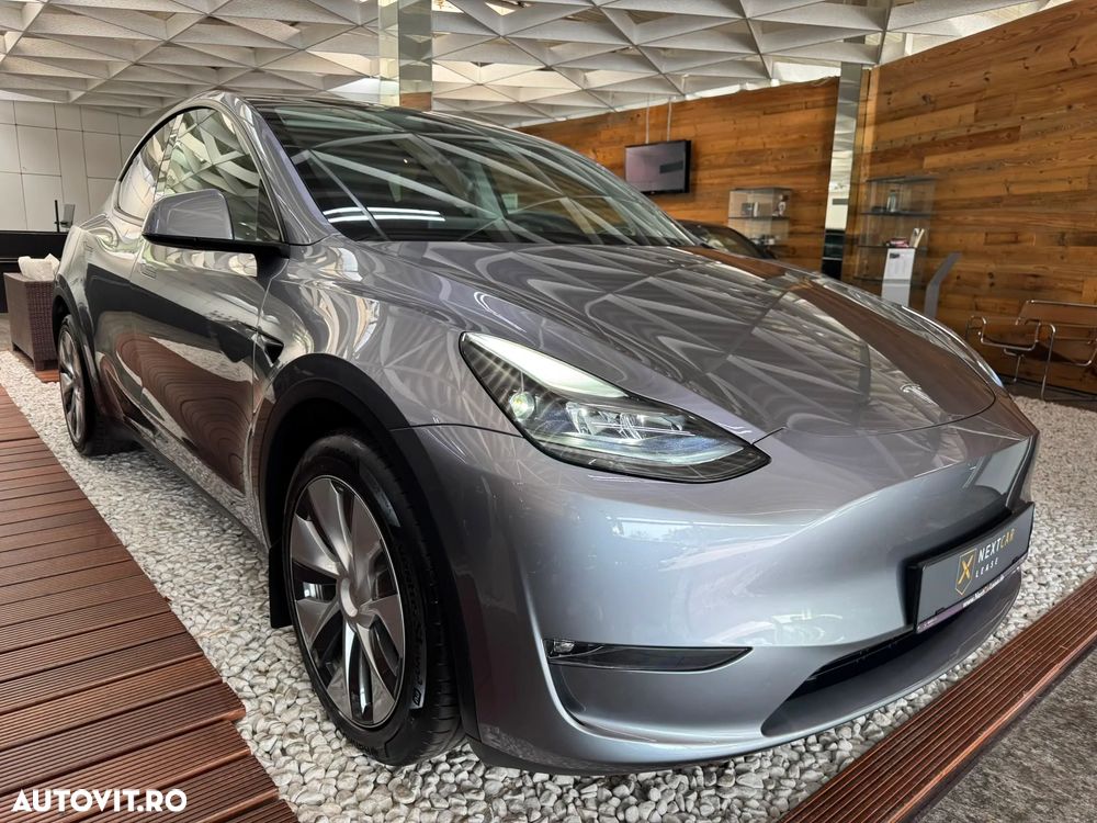 Tesla Model Y Long Range Dual Motor AWD - 4