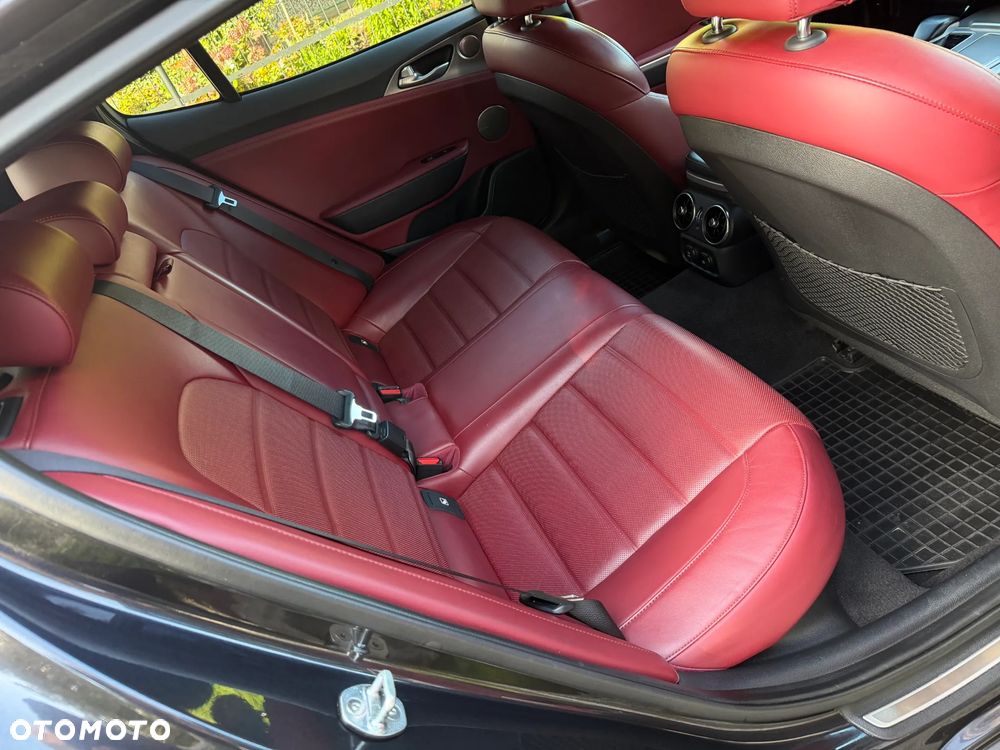 Kia Stinger 3.3 T-GDI V6 GT AWD - 31