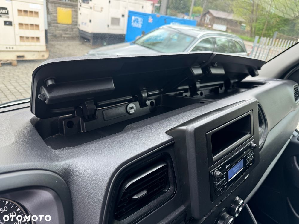 Nissan NV400 - 19