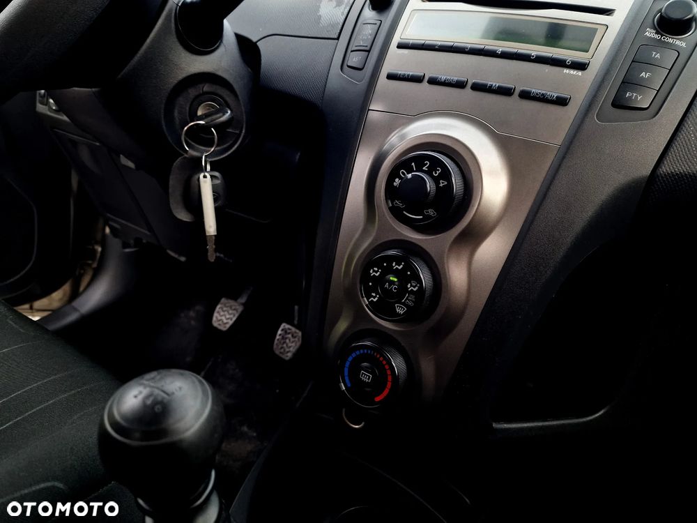 Toyota Yaris 1.33 Sol - 13