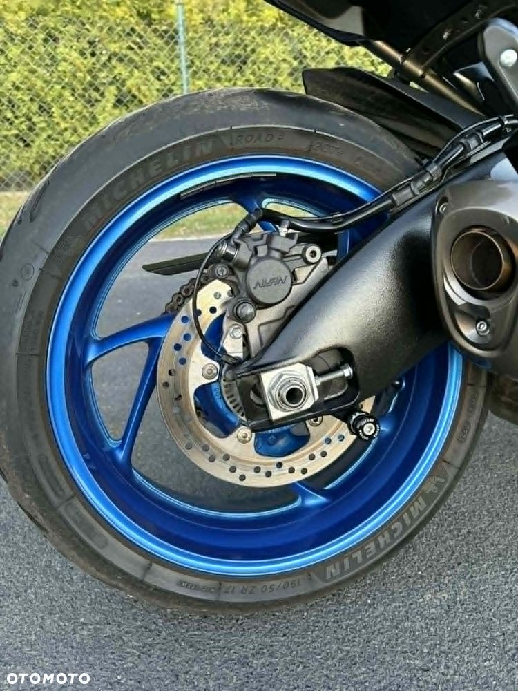 Suzuki GSX 1000 - 9