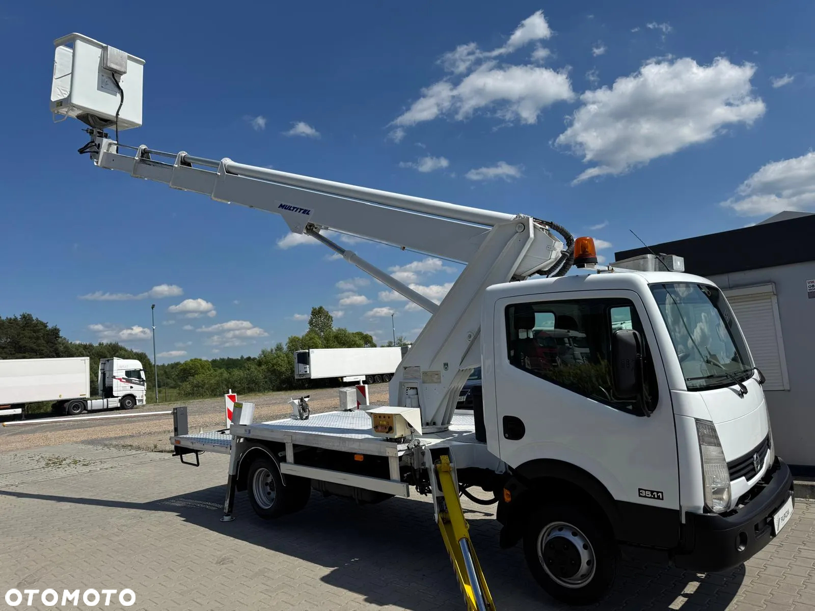 Nissan Cabstar 35,11 Zwyżka 20 ALU - 2