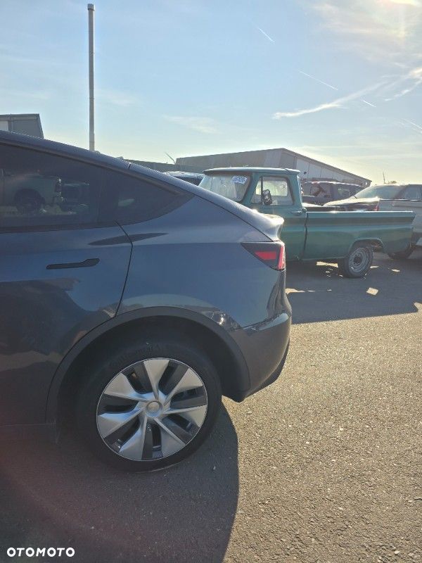 Tesla Model Y Long Range Dual Motor AWD - 4