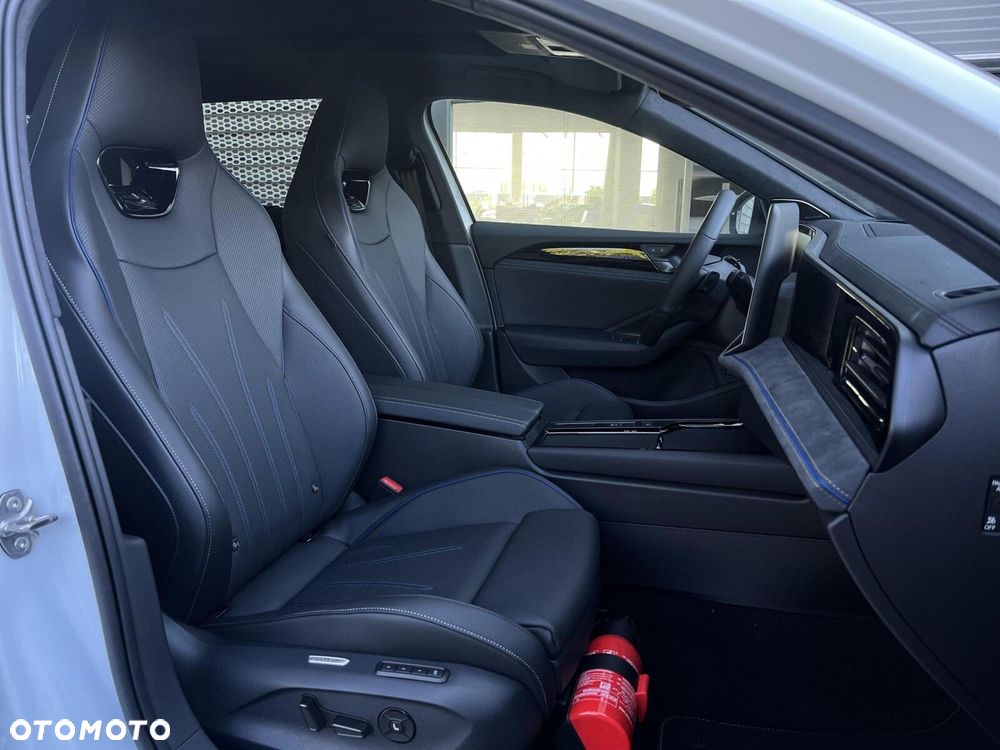 Volkswagen Passat - 12