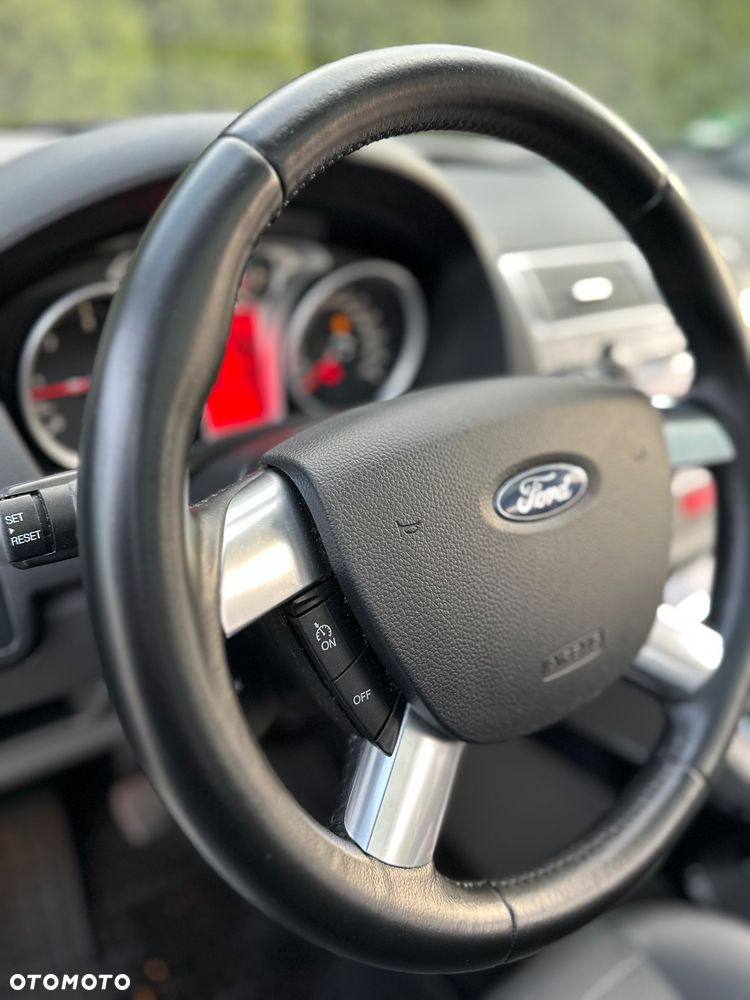 Ford Kuga 2.0 TDCi 4x4 Titanium - 23