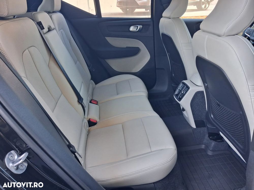Volvo XC 40 B3 AT FWD MHEV Plus Dark - 36
