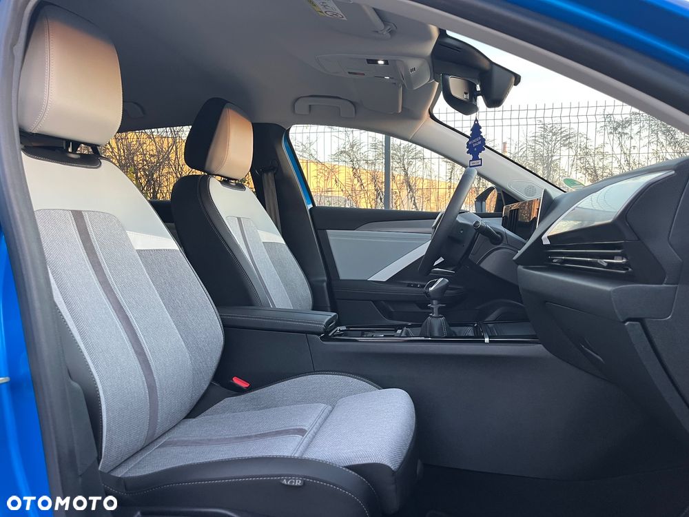 Opel Astra 1.2 Turbo Business Edition - 28