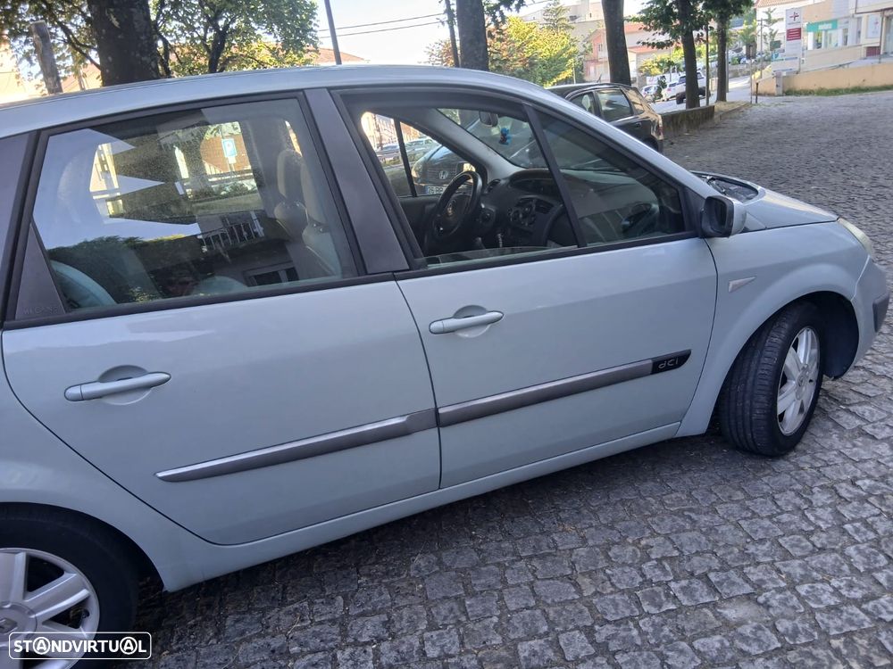Renault Scénic 1.5 dCi Confort - 2