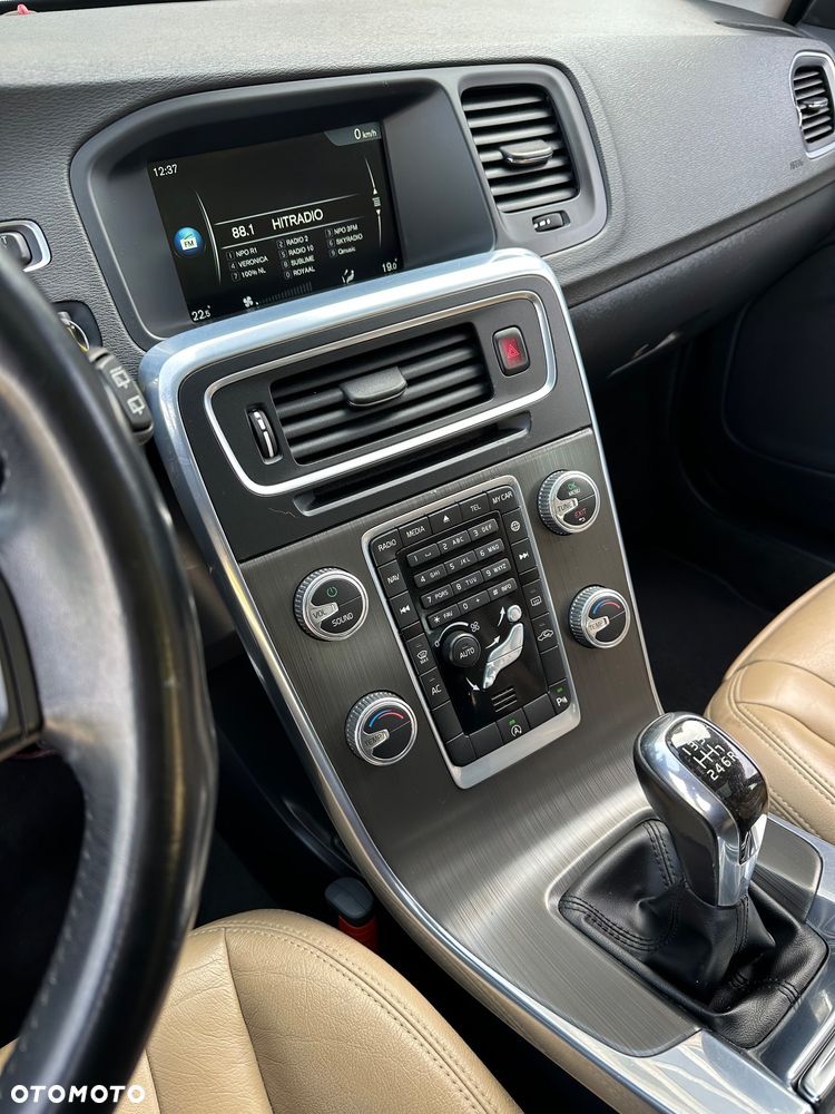 Volvo V60 D4 Momentum - 10