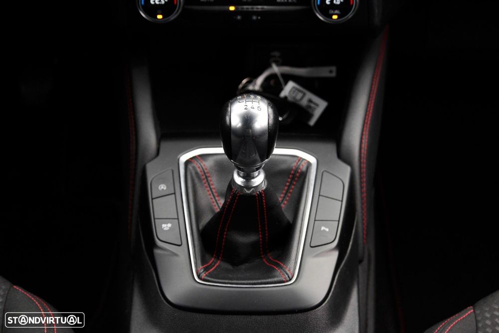 Ford Kuga 1.5 EcoBoost ST-Line - 25