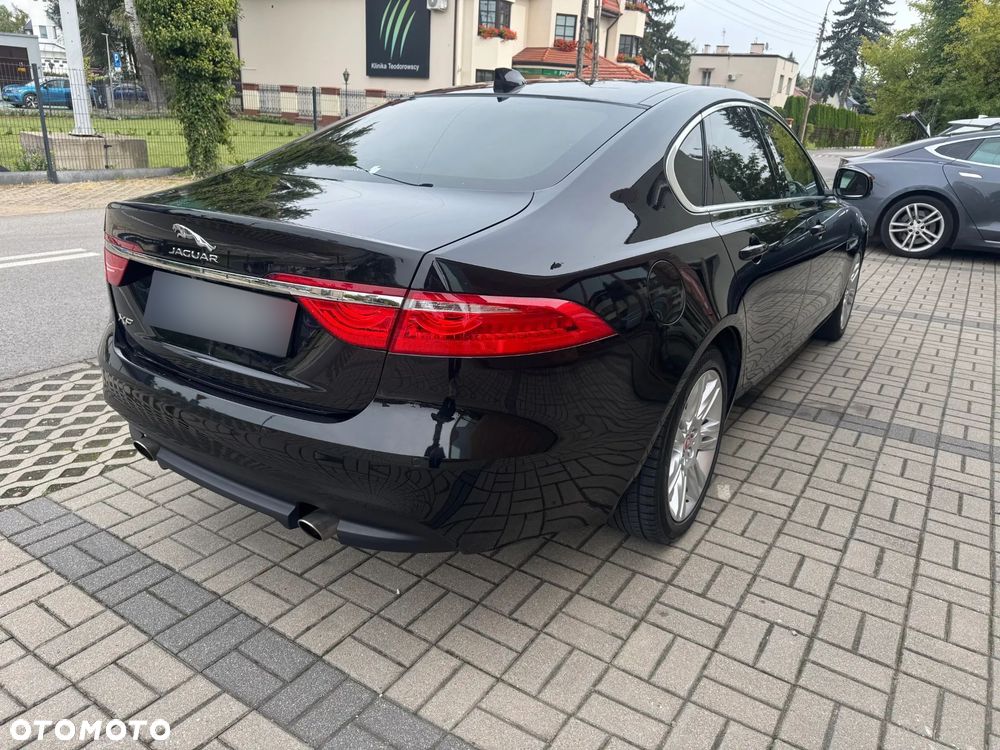 Jaguar XF 25t Portfolio - 3