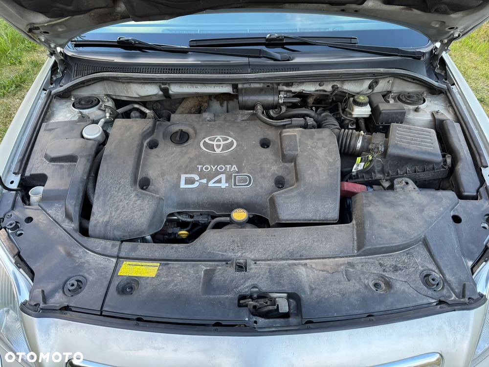 Toyota Avensis 2.0 D-4D Executive - 25