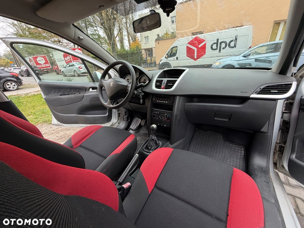 Peugeot 207 - 13